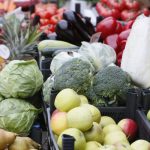 Ціни на ранні овочі продовжують летіти вниз: що та скільки тепер коштує в Україні