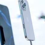 Apple майже повністю переорієнтувала експорт iPhone з Індії до США через мита Трампа – Reuters