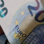 Експерти розповіли, чи вигідне українцям зростання курсу євро