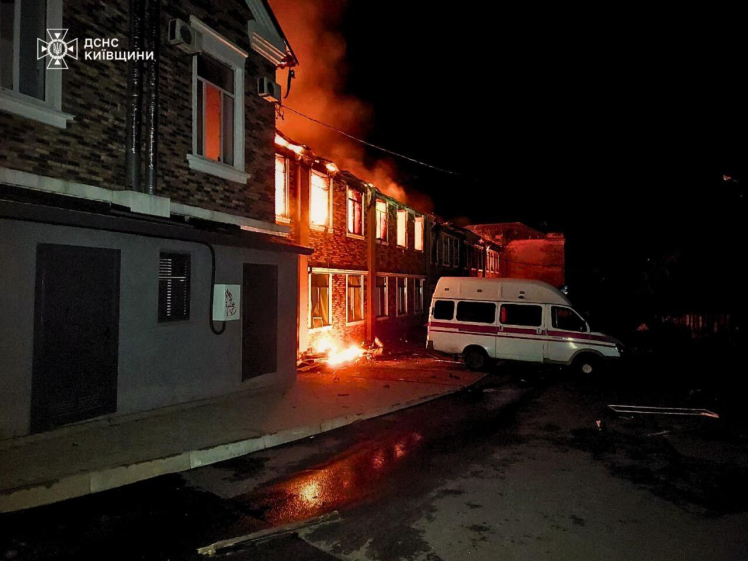 Росія завдала удару дронами і балістикою по Києву. Є загиблі і руйнування (фото, відео)