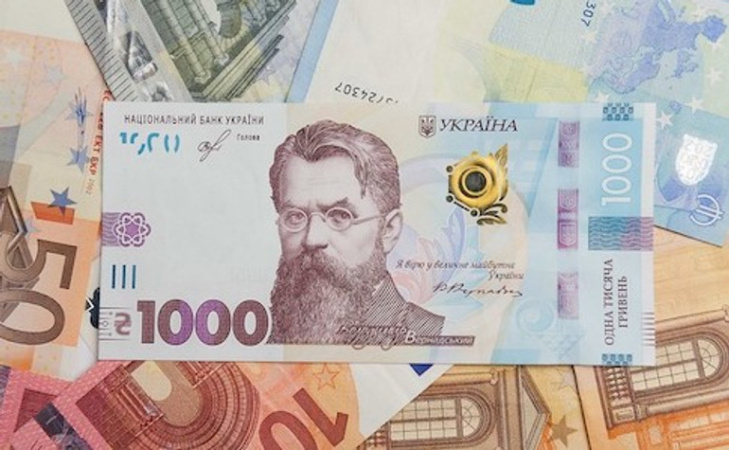 Гривня знову оновила історичний мінімум щодо євро: НБУ встановив курси на понеділок