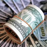 Курс валют: долар на міжбанку подешевшав на 5 копійок