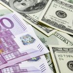 Курс валют: долар та євро пішли вниз на міжбанку