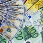 Курс валют: долар та євро продовжують падіння на міжбанку