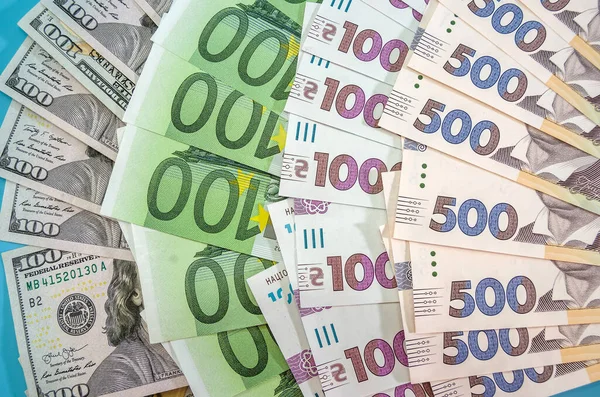 Курс валют: долар в банках втратив 15 копійок