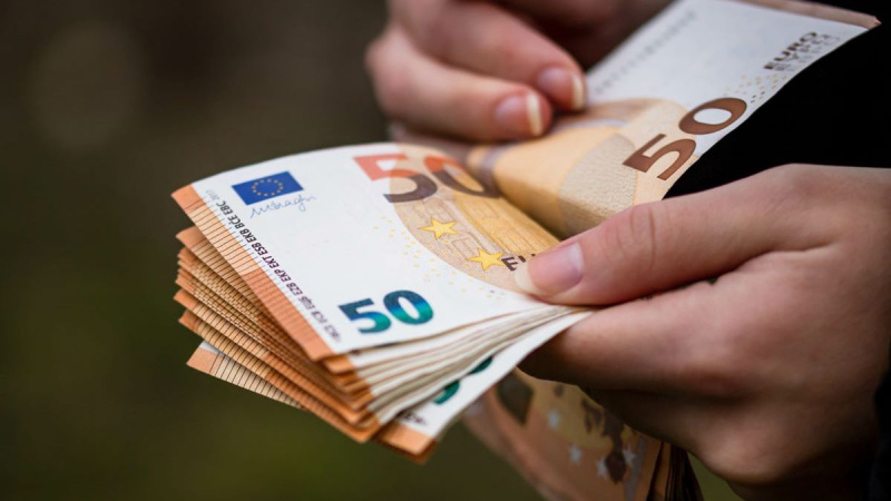 Курс валют на вечір 17 червня: євро тримається вище 48 грн на міжбанку