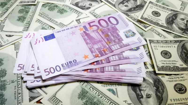 Курс валют на вечір 2 червня: долар та євро зросли на міжбанку