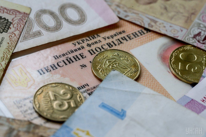 Пенсіонери відсуджують високі доплати до пенсій: скільки отримують прокурори та військові