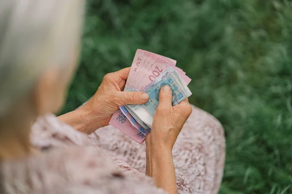 Пенсії в будь-якому банку: Уряд спростив отримання виплат для ВПО, людей на ТОТ і за кордоном