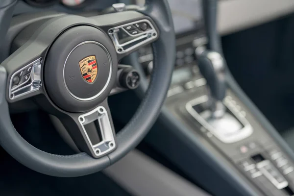 Porsche залишився лідером серед люксових брендів восьмий рік поспіль