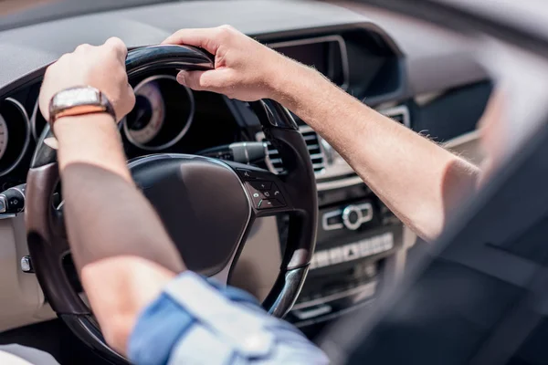 Продажі нових авто в Україні зросли у травні: що купують найчастіше