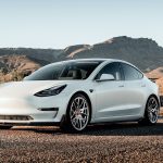 Продажі Tesla у Китаї падають восьмий місяць поспіль: війна цін посилюється