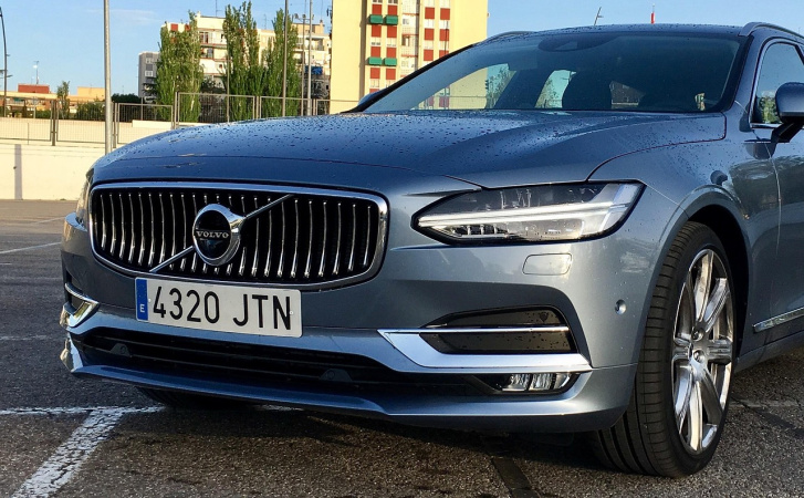 Продажі Volvo впали на 12%, електромобілі втратили понад чверть ринку