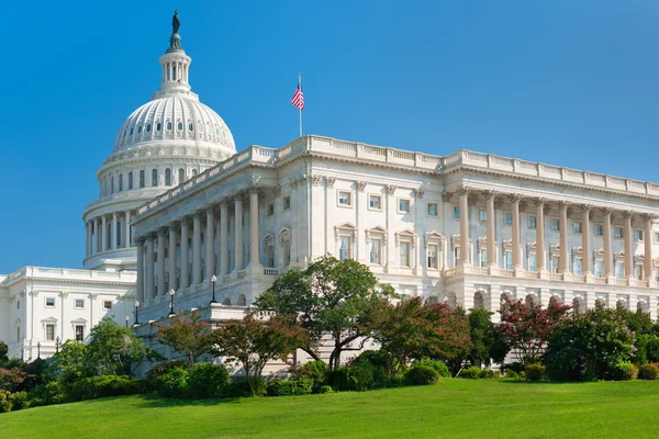 Сенат США схвалив законопроєкт Трампа про скорочення податків та держвитрат