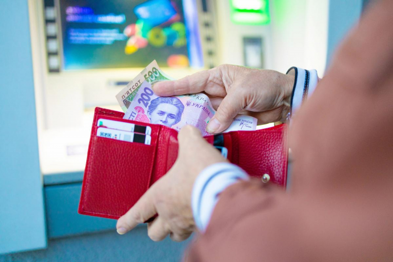 Середня зарплата з 1 червня: скільки заробляють українці зараз і чи буде прибавка