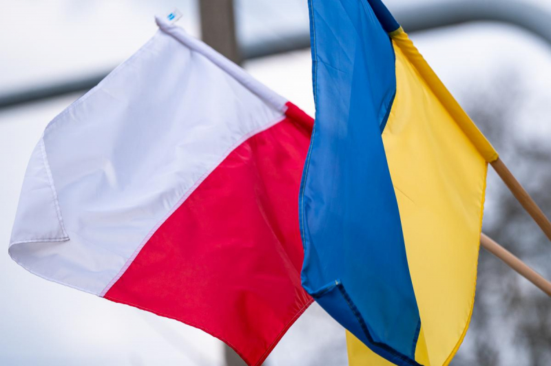 Шукати роботу в Польщі тепер складніше: як це впливає на українців