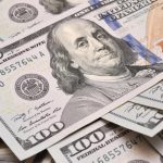 Скільки коштуватимуть 100 доларів в Україні до кінця року: прогноз банкіра