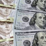 Скільки коштуватимуть 100 доларів в Україні: прогноз банкіра на липень