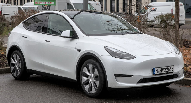 Tesla вперше самостійно доїхала від заводу до клієнта — Маск