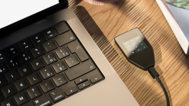 Trezor попередив про нову фішингову атаку: зловмисники імітували відповіді служби підтримки