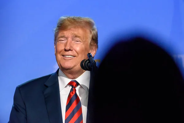 У 2024 році Трамп заробив понад $57 млн на криптовалюті та продажу сувенірів