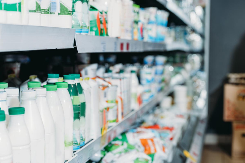 В Україні знизились ціни на молочні продукти: скільки коштує масло, кефір та сметана