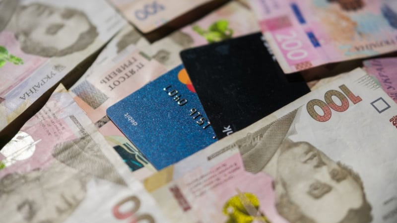 З 1 червня в Україні починають діяти нові обмеження на карткові перекази