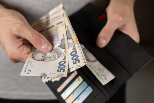 Заробітна плата в центральних держорганах в травні зросла на 15,5%. Де отримують найбільше