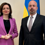 МЗС України запросило представника США на тлі призупинення постачання зброї