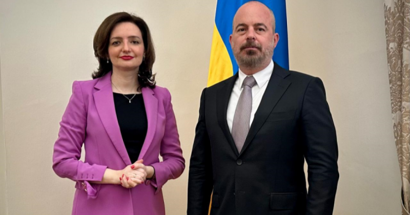 МЗС України запросило представника США на тлі призупинення постачання зброї