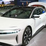 Uber інвестує $300 млн у виробника електромобілів Lucid для розвитку роботаксі