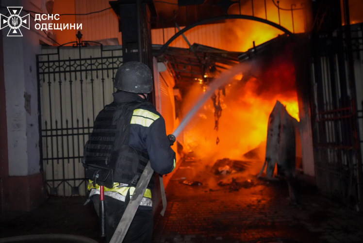 Росія атакувала Одесу: пошкоджені будинки, ринок «Привоз» і обʼєкти спадщини ЮНЕСКО (фото)