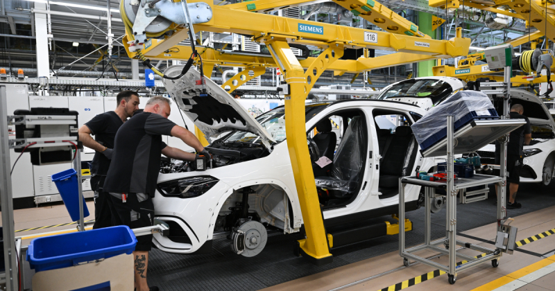 Європейські компанії на чолі з Mercedes і LVMH схиляють ЄС до компромісу з Трампом, побоюючись торгової війни – Bloomberg