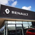 Акції Renault обвалилися на 17% після зниження прогнозу прибутків та призначення тимчасового CEO