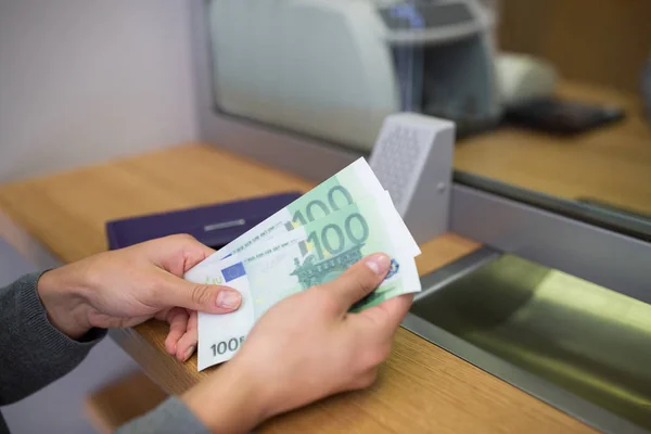 БЕБ ліквідувало мережу нелегальних обмінників на Львівщині. Вилучено 12 млн грн