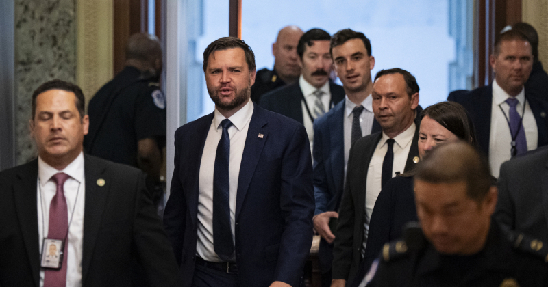 Голос Венса став вирішальним. Сенат США ухвалив фіскальний мегапакет Трампа попри розбіжності серед республіканців