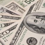 Долар набирає обертів на тлі торговельної угоди США та ЄС