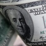 Долар впав майже до мінімуму 2022 року через Трампа, – Reuters