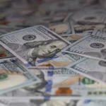 Долар зріс на міжбанку, євро впало на 11 копійок: курс валют на п’ятницю