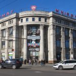 Геннадій Буткевич хоче придбати житомирський ЦУМ у колишньої дружини Ігоря Палиці. Угода на погодженні АМКУ