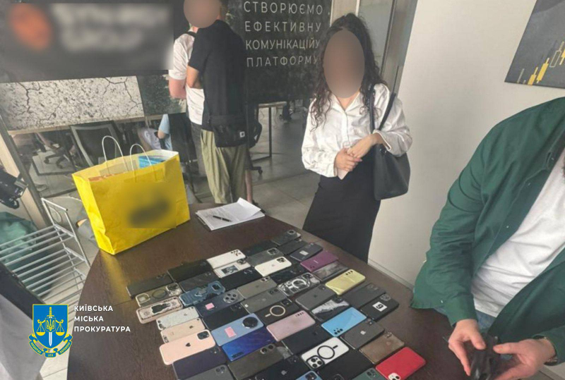 «Інвестиції» в криптовалюту: у Києві викрили 15 шахрайських колцентрів