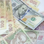 Курс валют: долар та євро подешевшали в банках