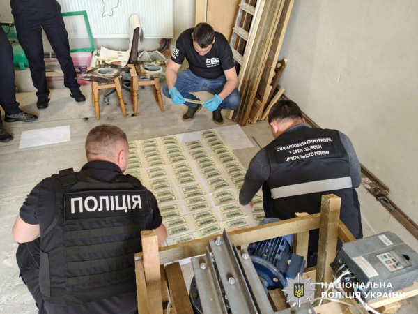 Нацполіція викрила групу фальшивомонетників у Бучі та Києві. Вилучено з обігу $20 тисячних