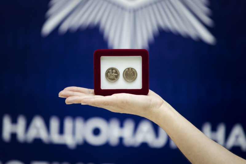 НБУ ввів в обіг монету, присвячену Національній поліції України (фото)