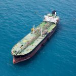 Одна з європейських країн продовжить перевезення російської нафти попри нові санкції, – Reuters