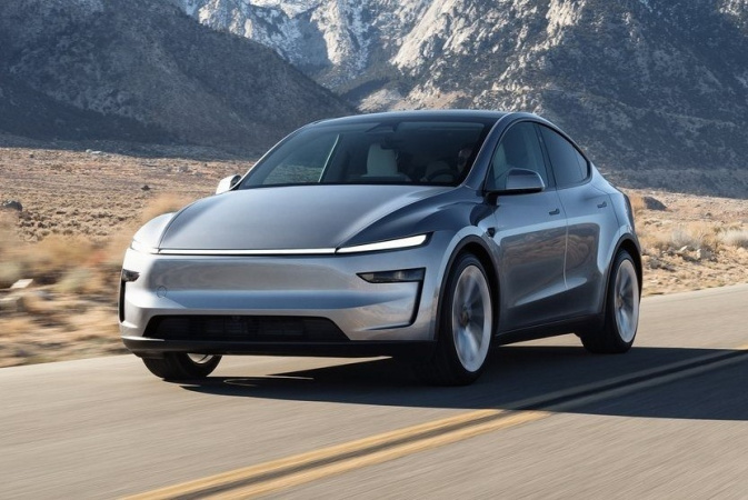 Попит на електрокари Tesla у Швеції та Данії суттєво впав