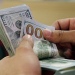 Скільки коштуватимуть 100 доларів в Україні: прогноз банкіра до 13 липня