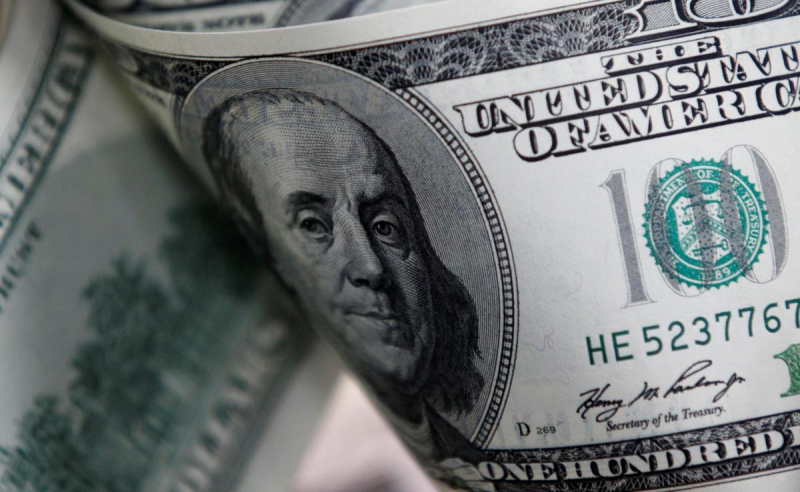 Скільки коштуватимуть 100 доларів в Україні: прогноз банкіра до 27 липня