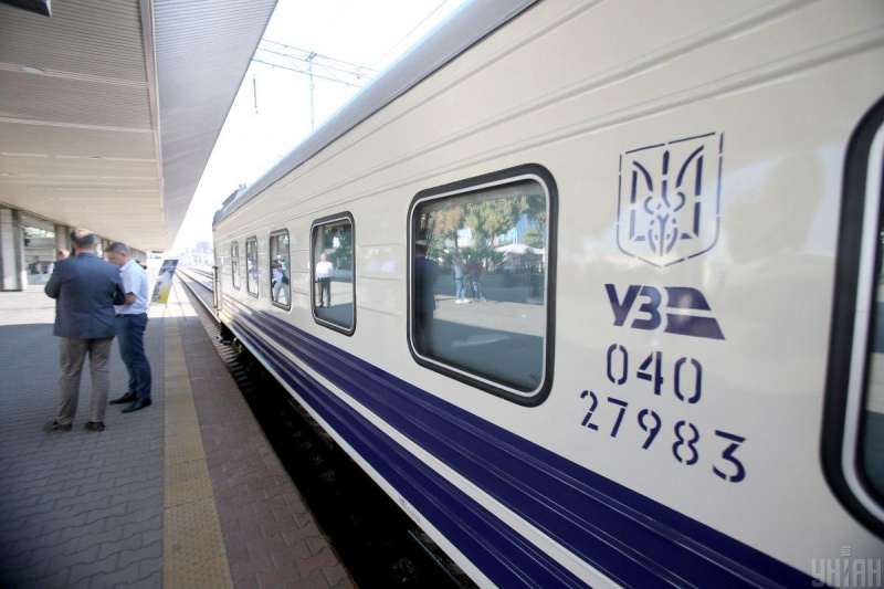 З 25 липня ще три поїзди “Укрзалізниці” матимуть вагони з жіночими купе: названо напрямки