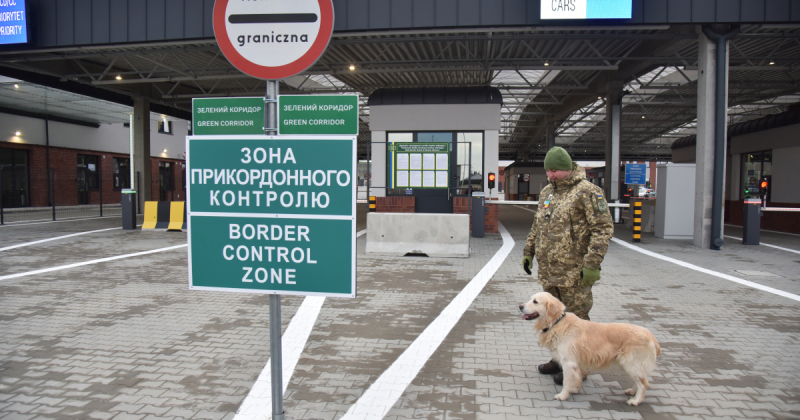 Уряд зняв обмеження на виїзд за кордон для чоловіків віком до 22 років під час воєнного стану